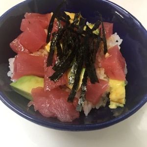 何度も食べたくなる♪やみつき【アボカドマグロ丼】